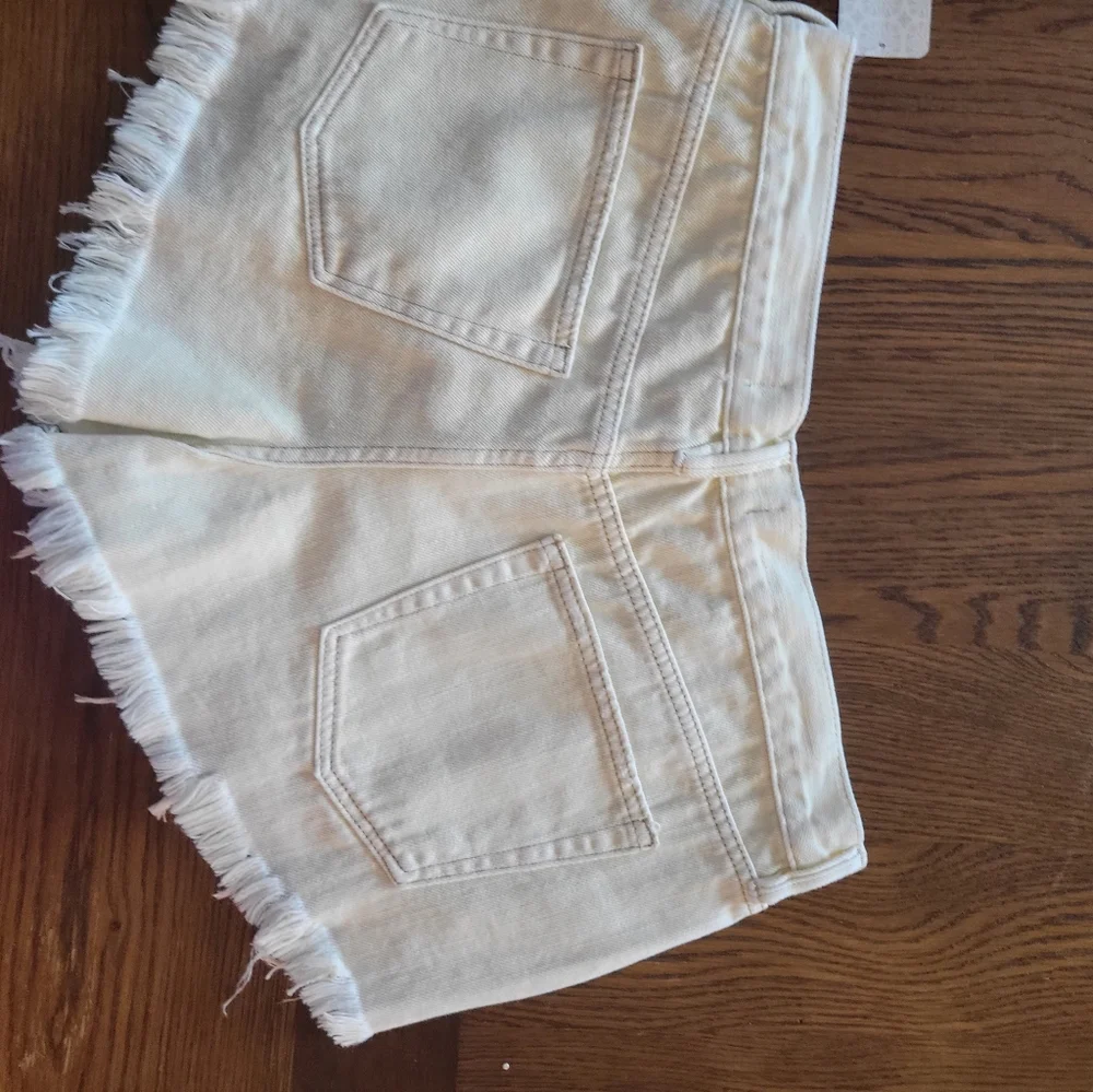 FREE PEOPLE Women's Loving Good Vibrations Destroyed Cutoff Denim Shorts - Picture 4 of 9